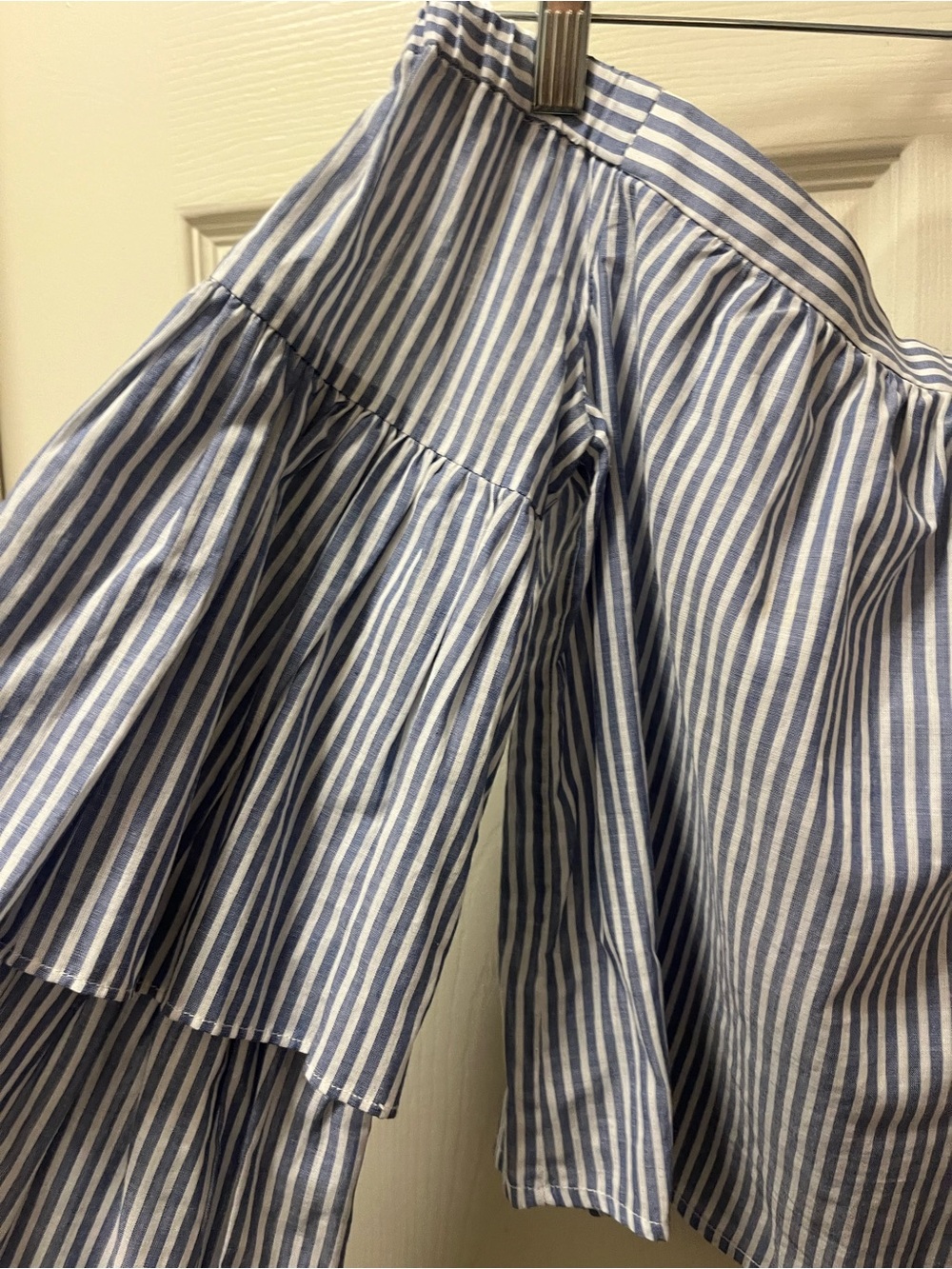 BCBGMAXAZRIA Blue White Stripe Off Shoulder Bell Sleeve Blouse Top XS Cotton - Picture 4 of 6